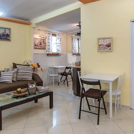 Πανσιόν & Fotinov 3*