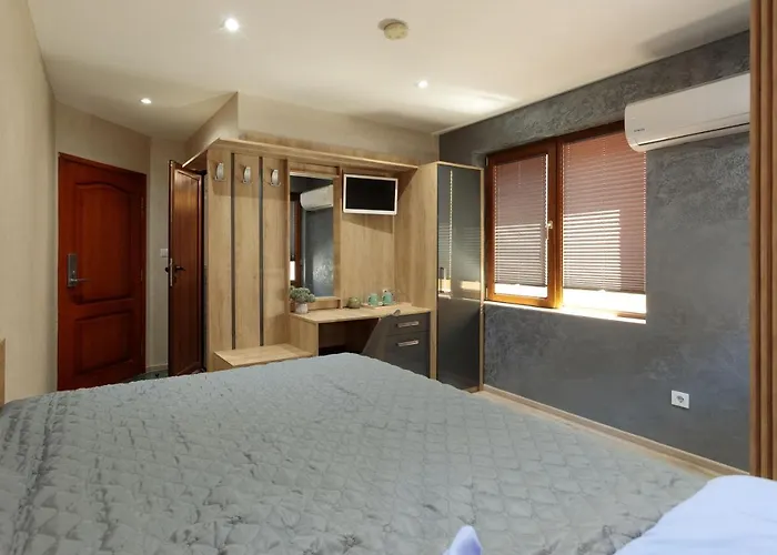 招待所 & Fotinov 布尔加斯