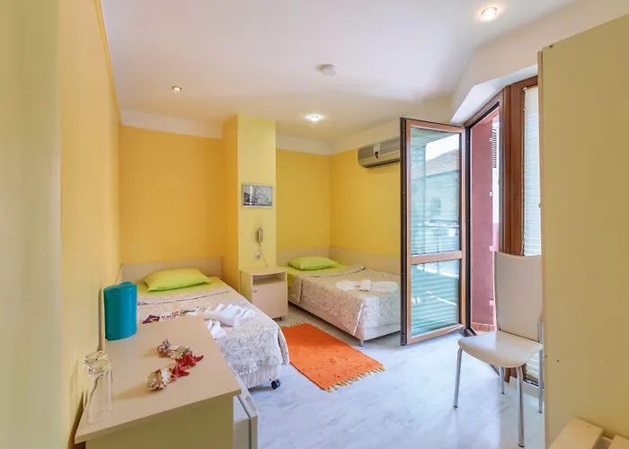 Πανσιόν & Fotinov