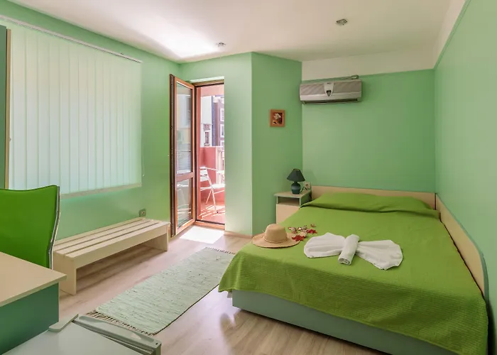 Πανσιόν & Fotinov 3*