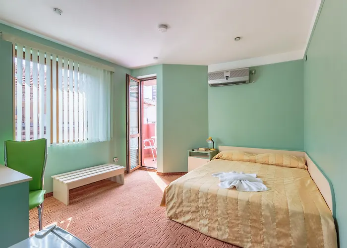 招待所 & Fotinov 布尔加斯