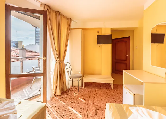 Πανσιόν & Fotinov Μπουργκάς