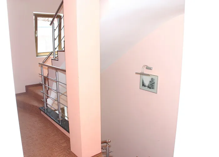 & Fotinov Πανσιόν