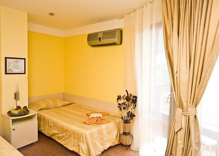 & Fotinov Vendégház